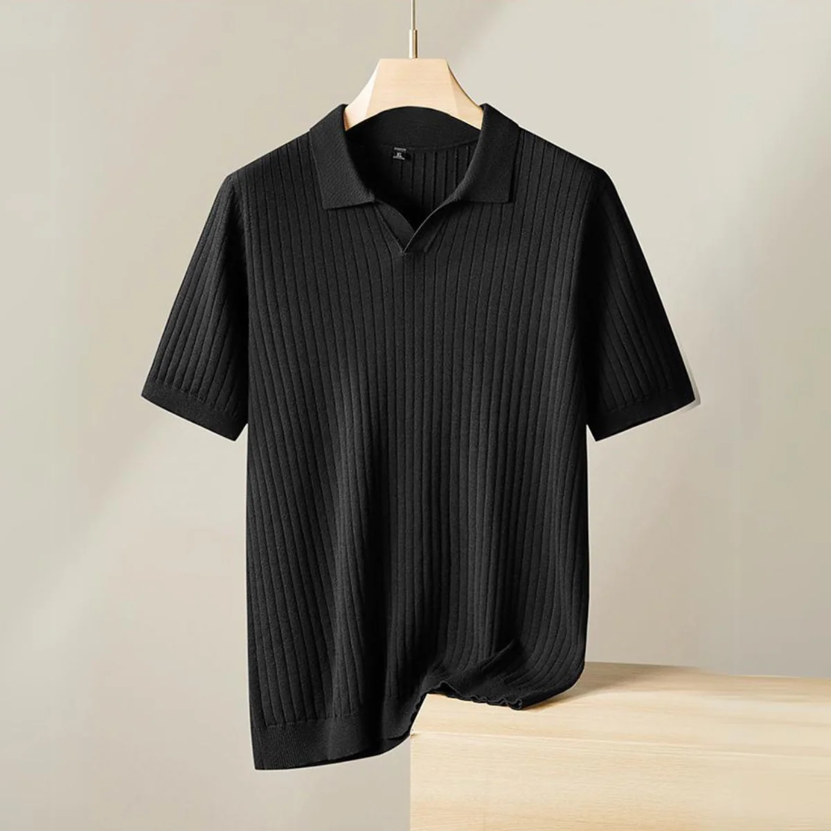 Hochwertig gestricktes Herrenpoloshirt für den Küstenlook - Image 10