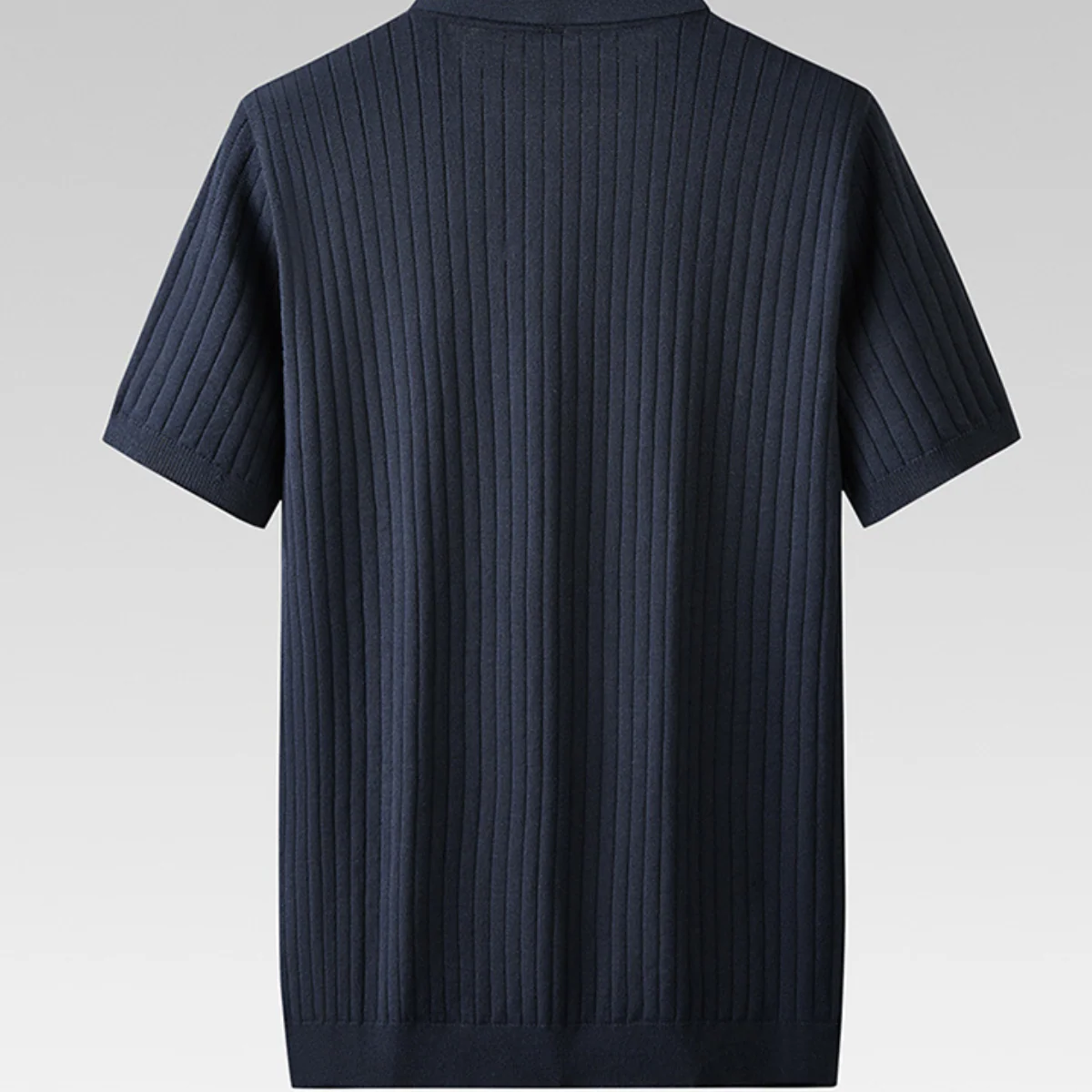 Hochwertig gestricktes Herrenpoloshirt für den Küstenlook - Image 13