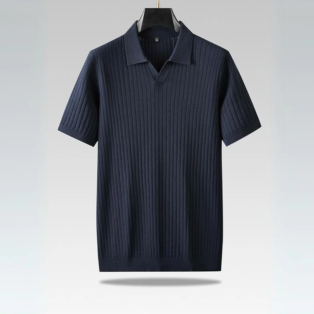 Hochwertig gestricktes Herrenpoloshirt für den Küstenlook - Image 14