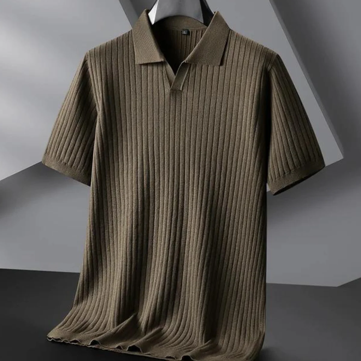 Hochwertig gestricktes Herrenpoloshirt für den Küstenlook - Image 3