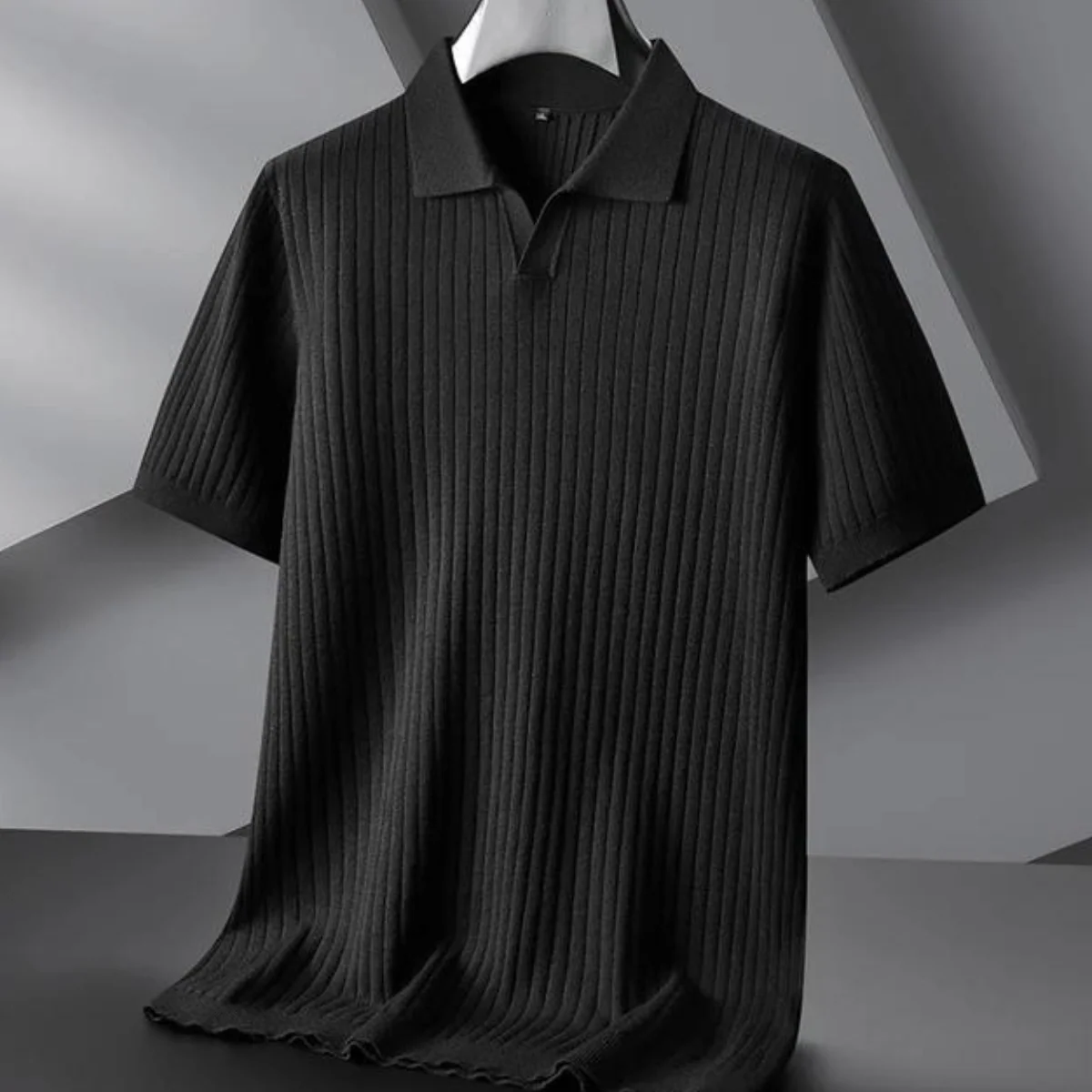 Hochwertig gestricktes Herrenpoloshirt für den Küstenlook - Image 6