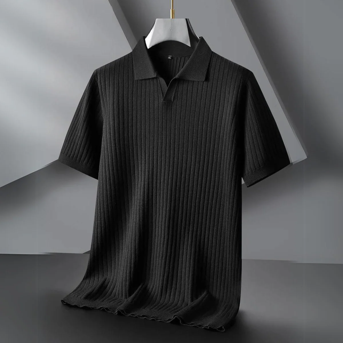 Hochwertig gestricktes Herrenpoloshirt für den Küstenlook - Image 9
