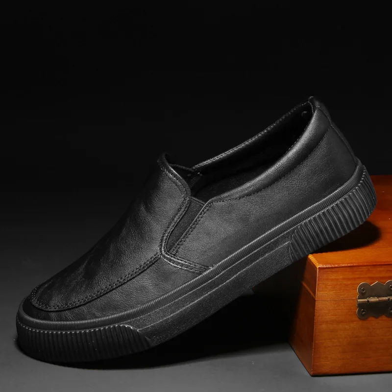Elegante Leder-Slipper für Herren - Image 3