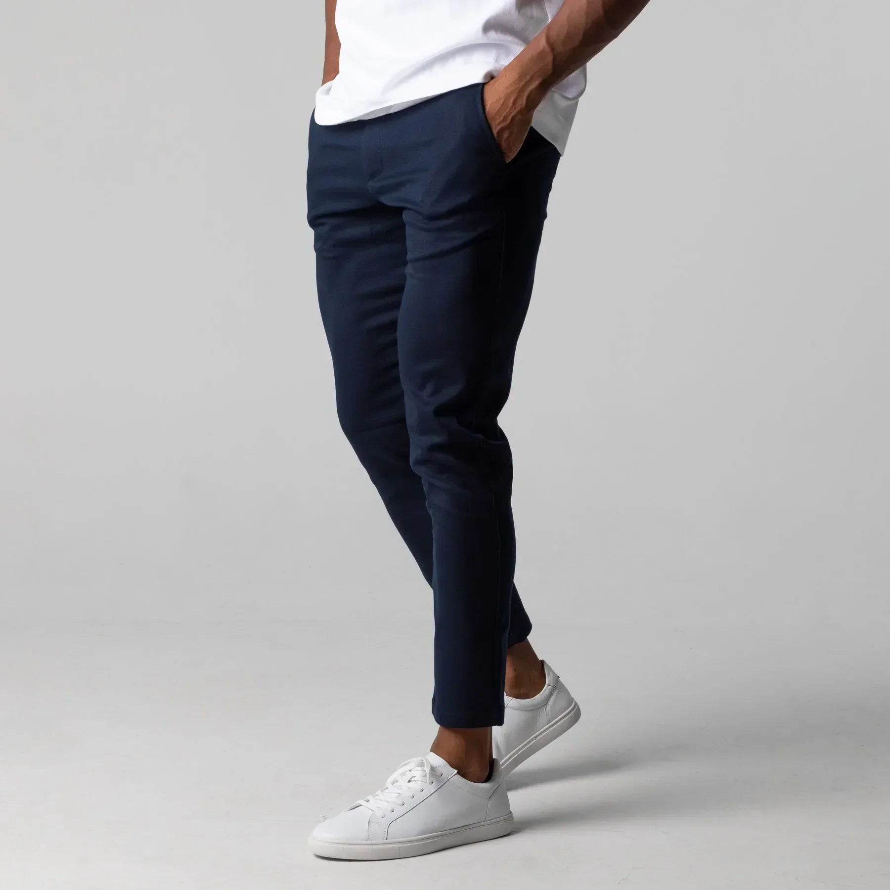 Komfortable und Elegante Herren Chino Hose - Image 9